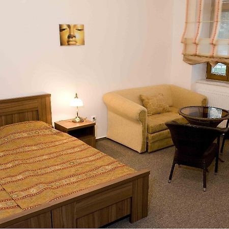 Hotel Satyam Брно Экстерьер фото