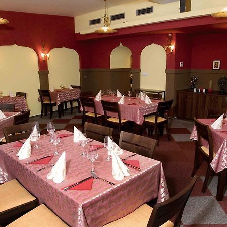 Hotel Satyam Брно Экстерьер фото