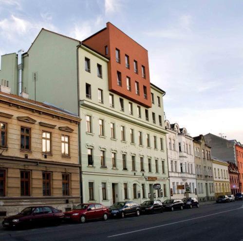Hotel Satyam Брно Экстерьер фото