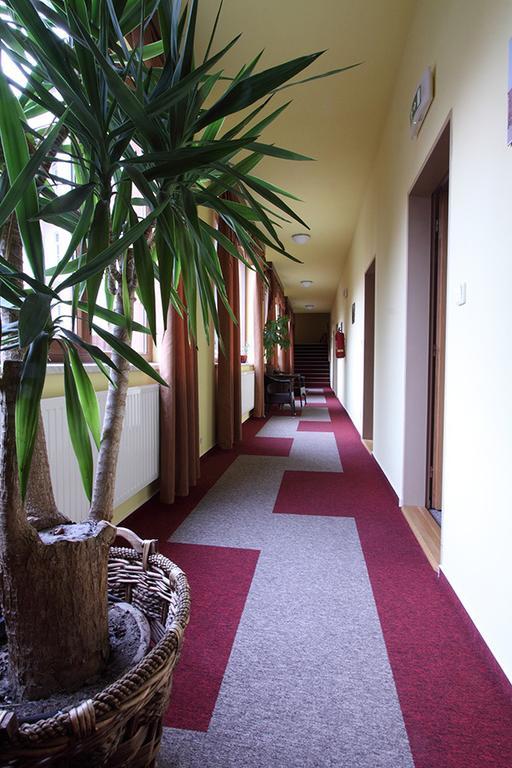 Hotel Satyam Брно Экстерьер фото