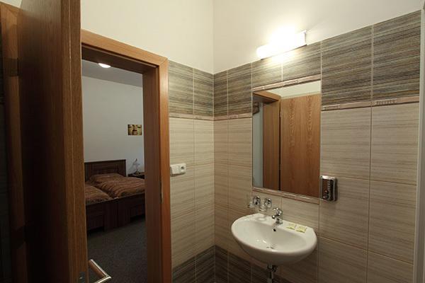 Hotel Satyam Брно Экстерьер фото
