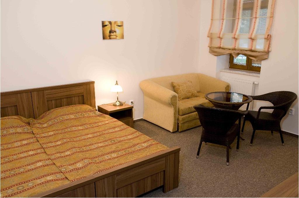 Hotel Satyam Брно Экстерьер фото